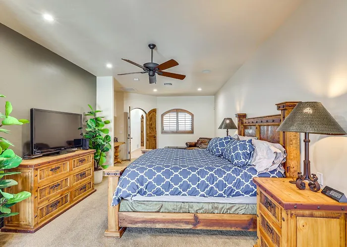 Game + Dock: Riverfront Escape In Parker! Holiday home