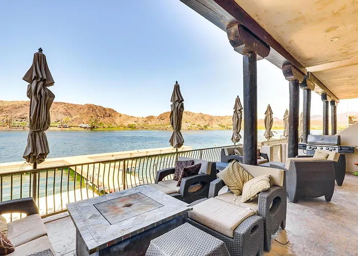Holiday home Game + Dock: Riverfront Escape In Parker! *